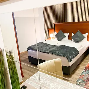 Hotel West